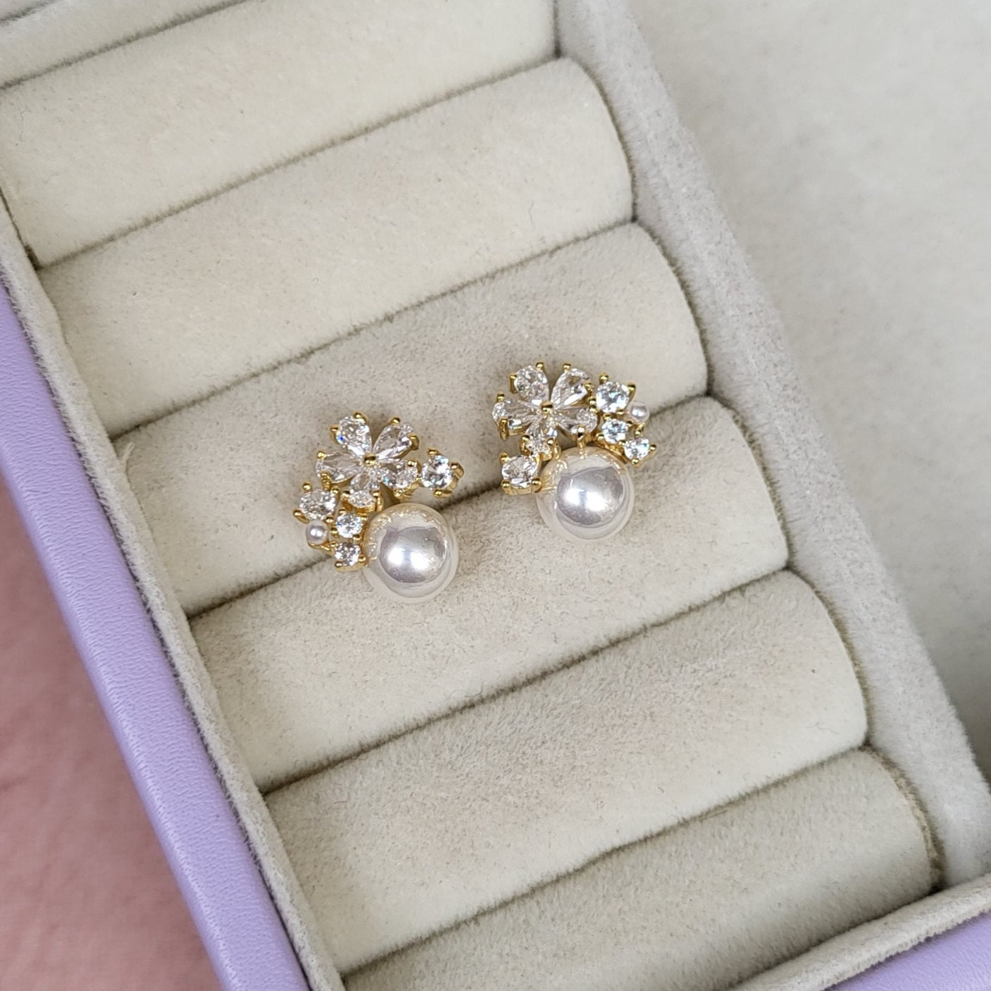 Pollen studs