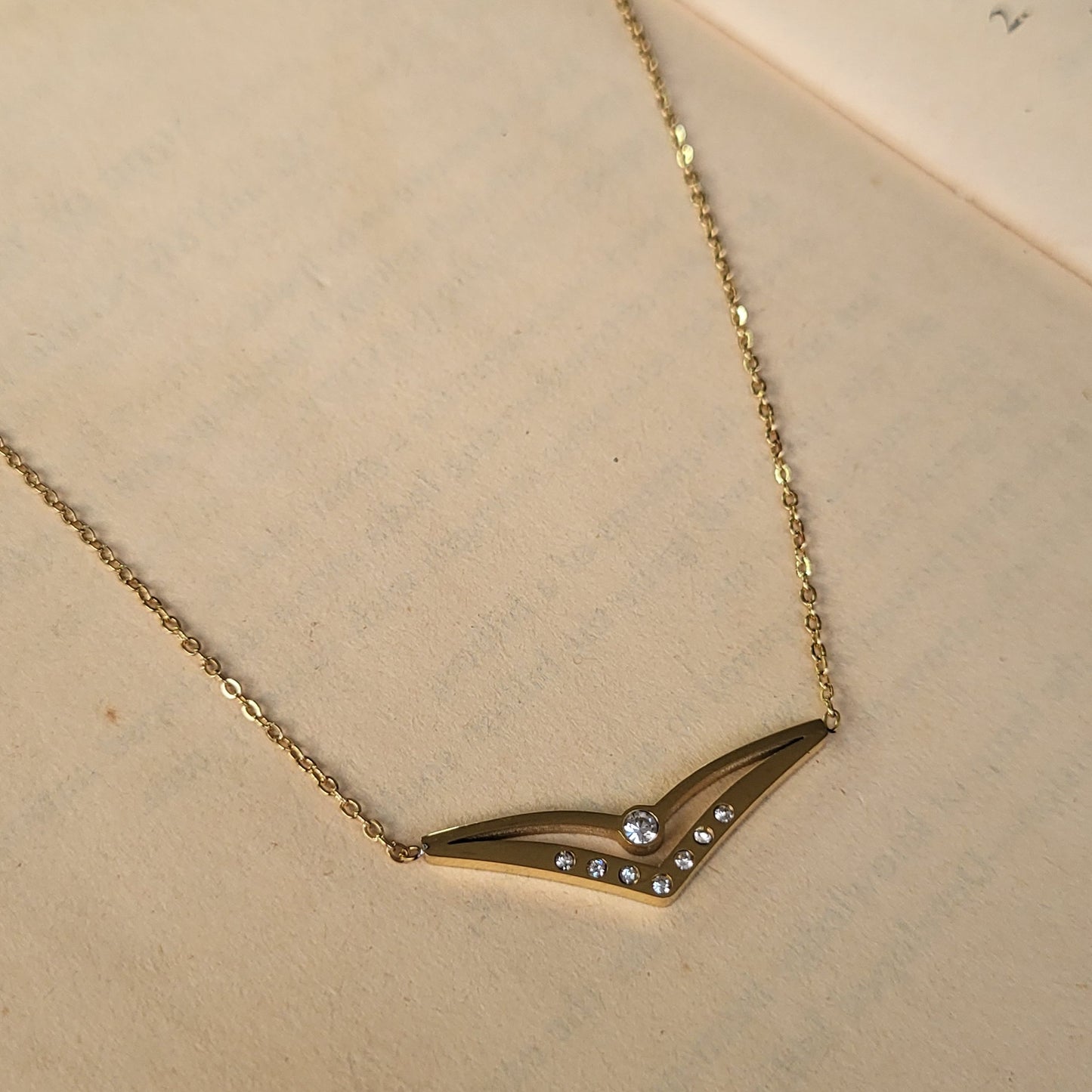 Holly pendant chain