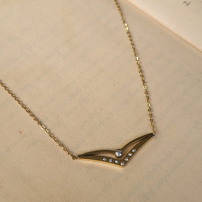 Holly pendant chain