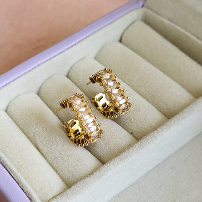 Boxy hook studs