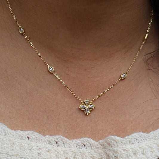Bloom necklace
