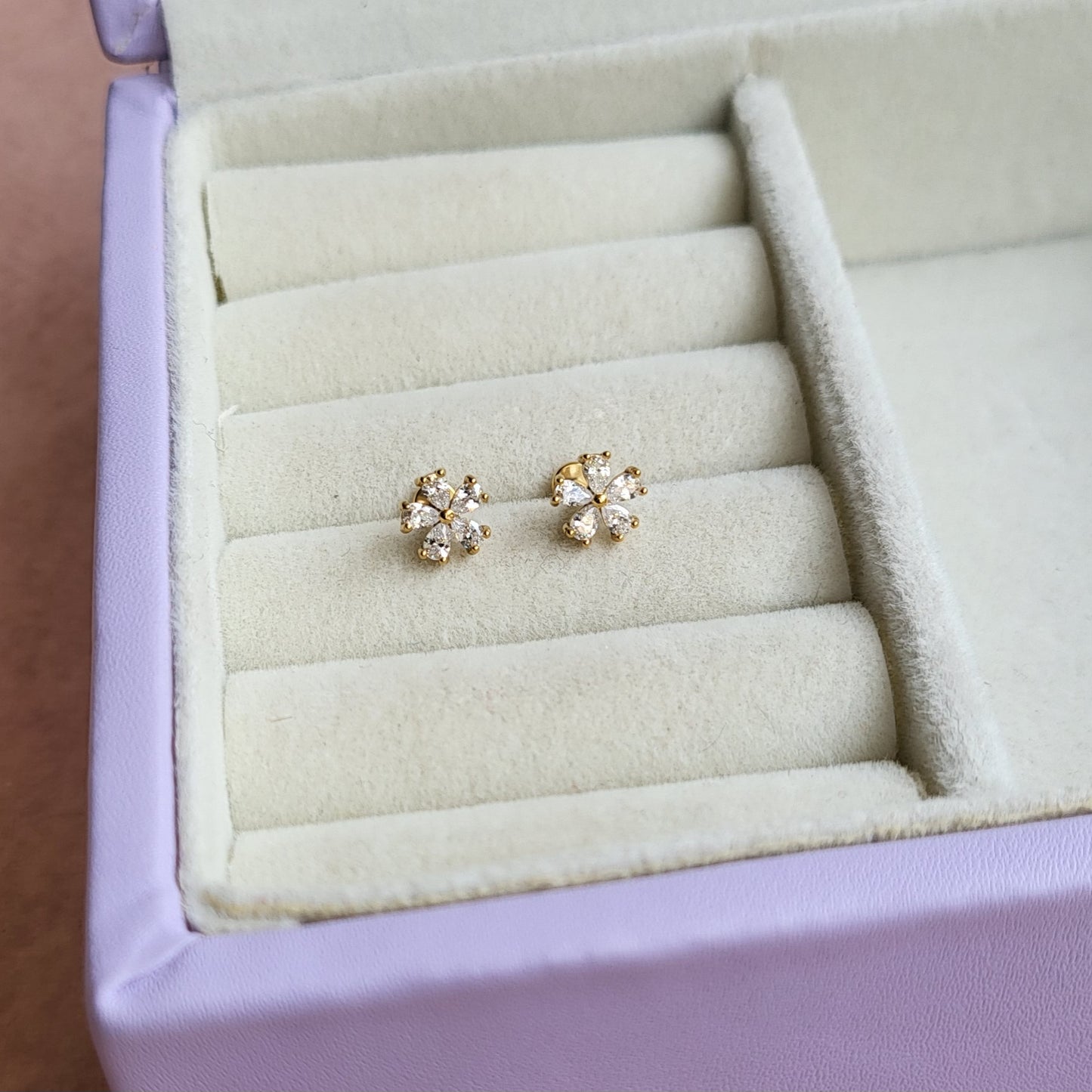 Bloom mini studs (flat screwback)