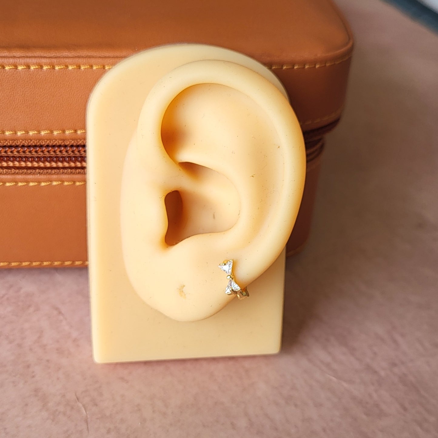 Bow mini hoops