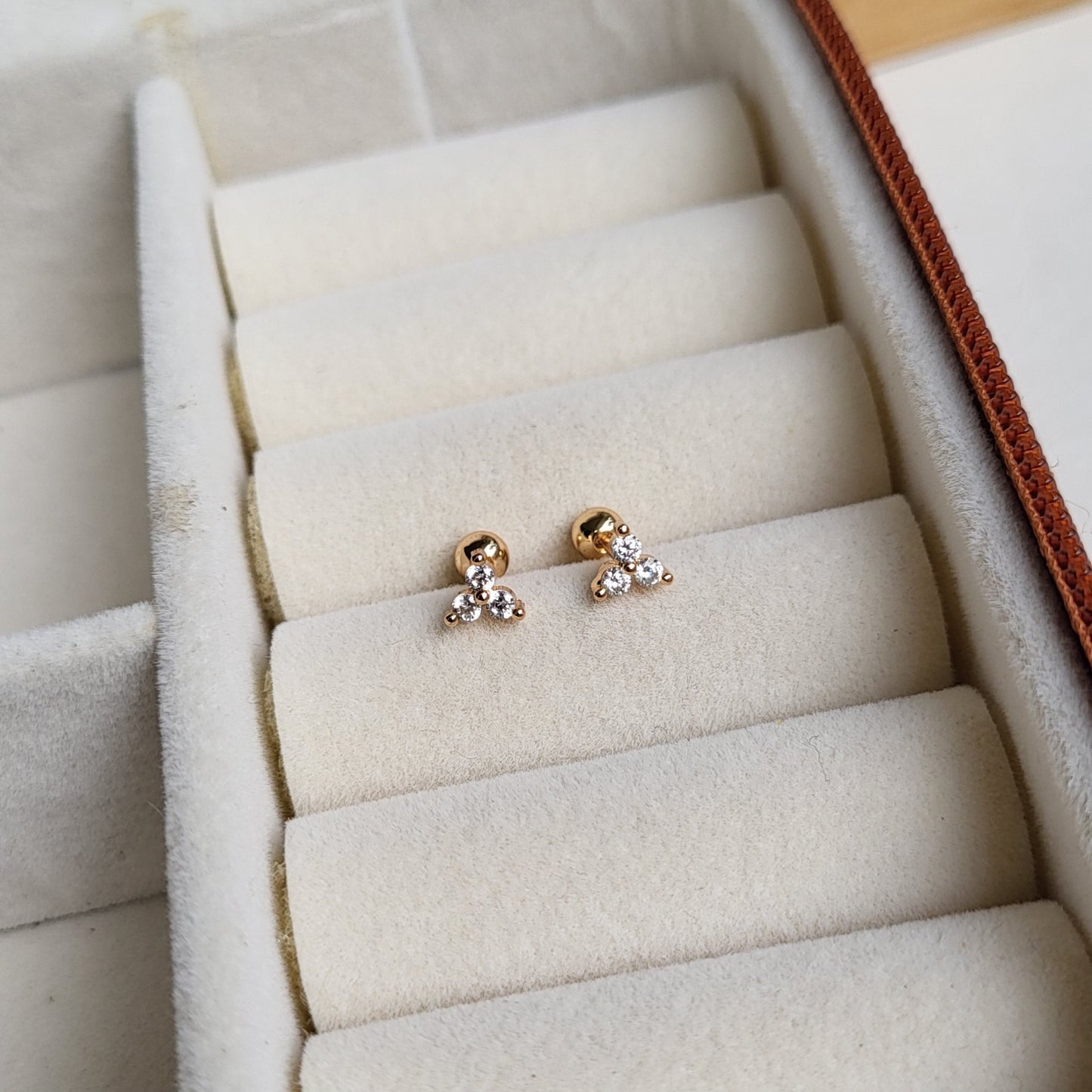 Pankh mini studs(ball screwback)