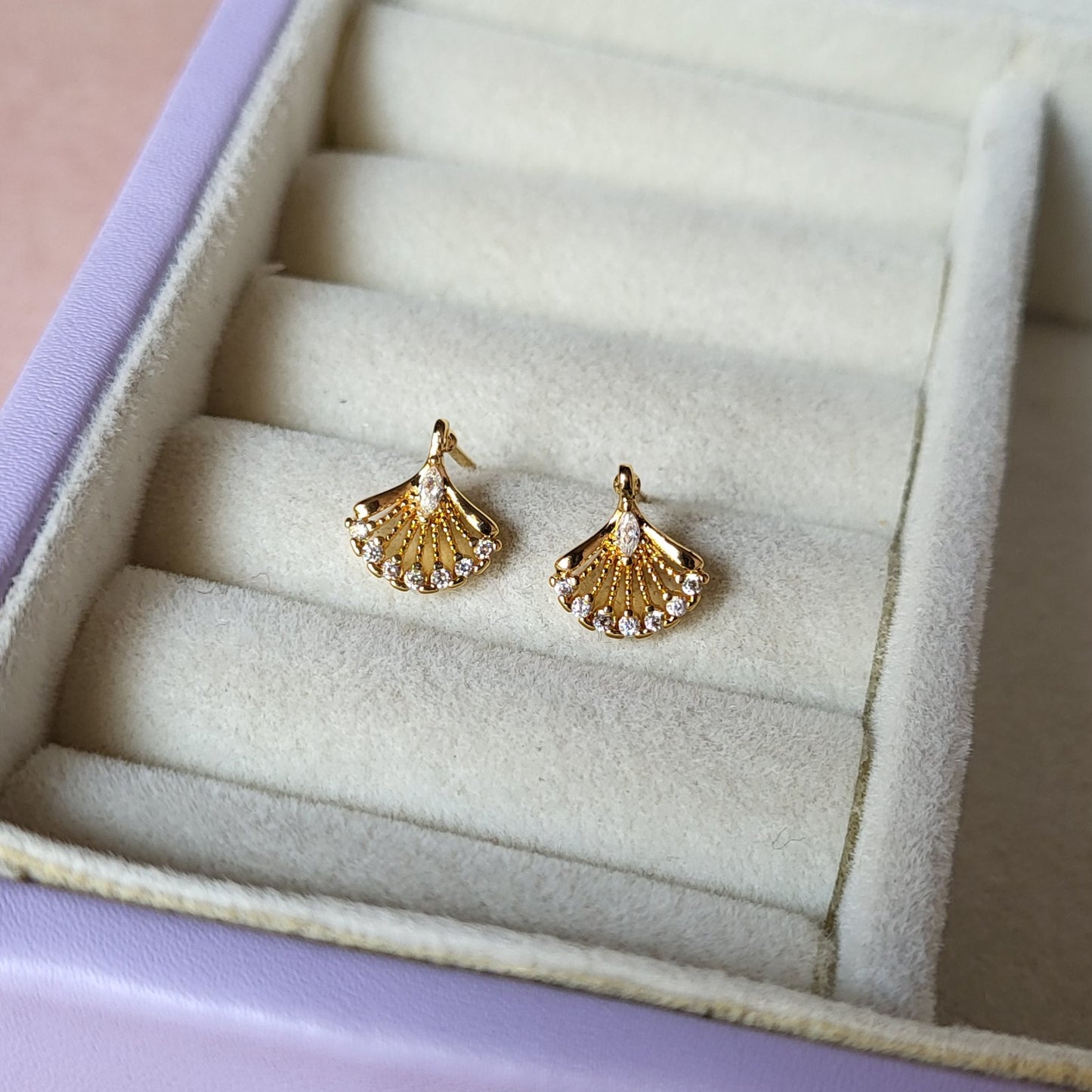 Shell studs