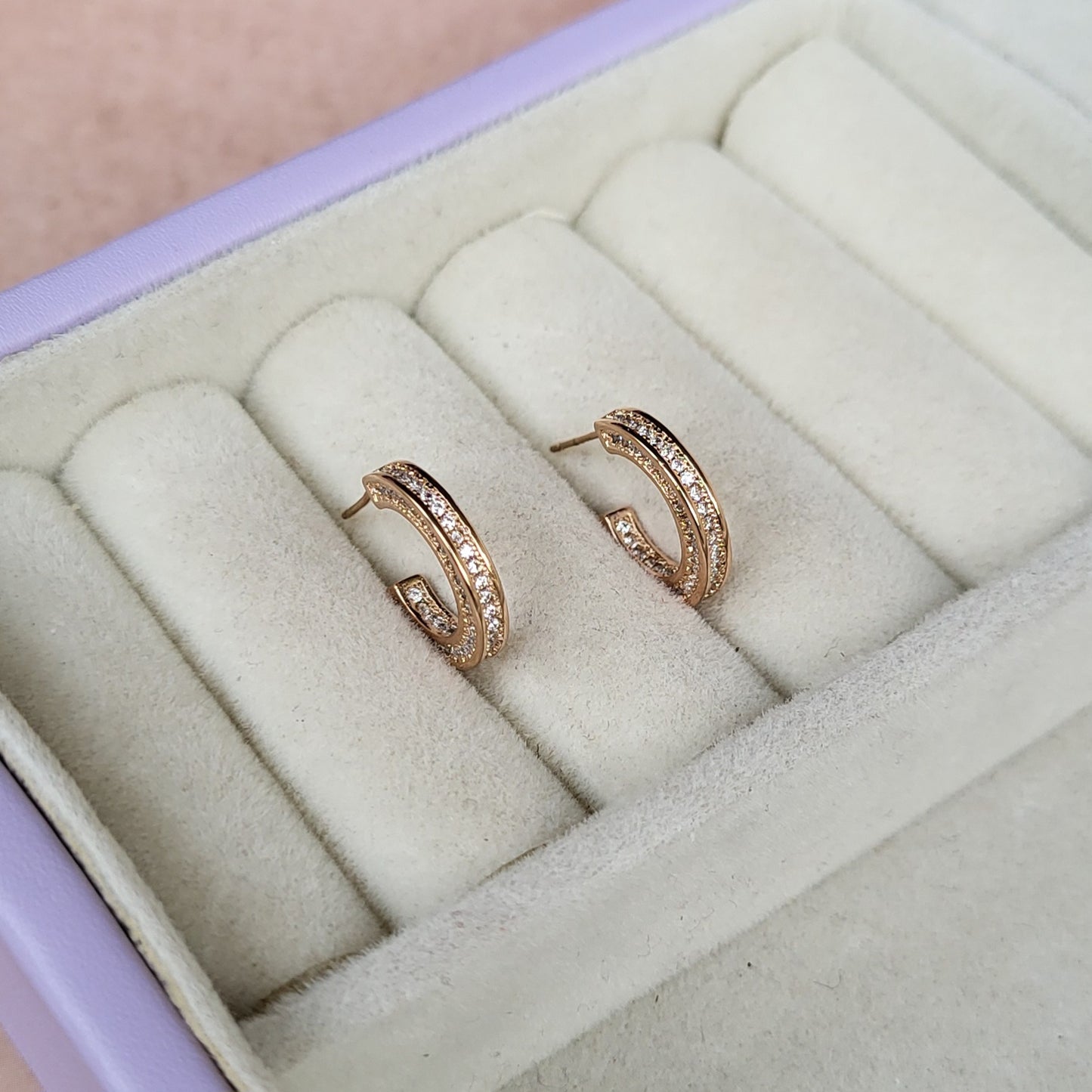 Stone hook studs