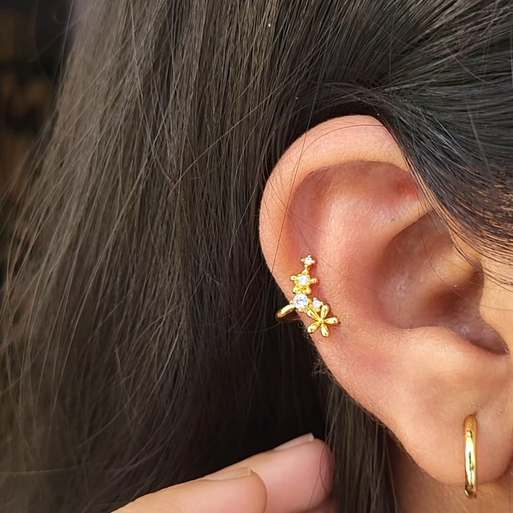 Daisy earclip