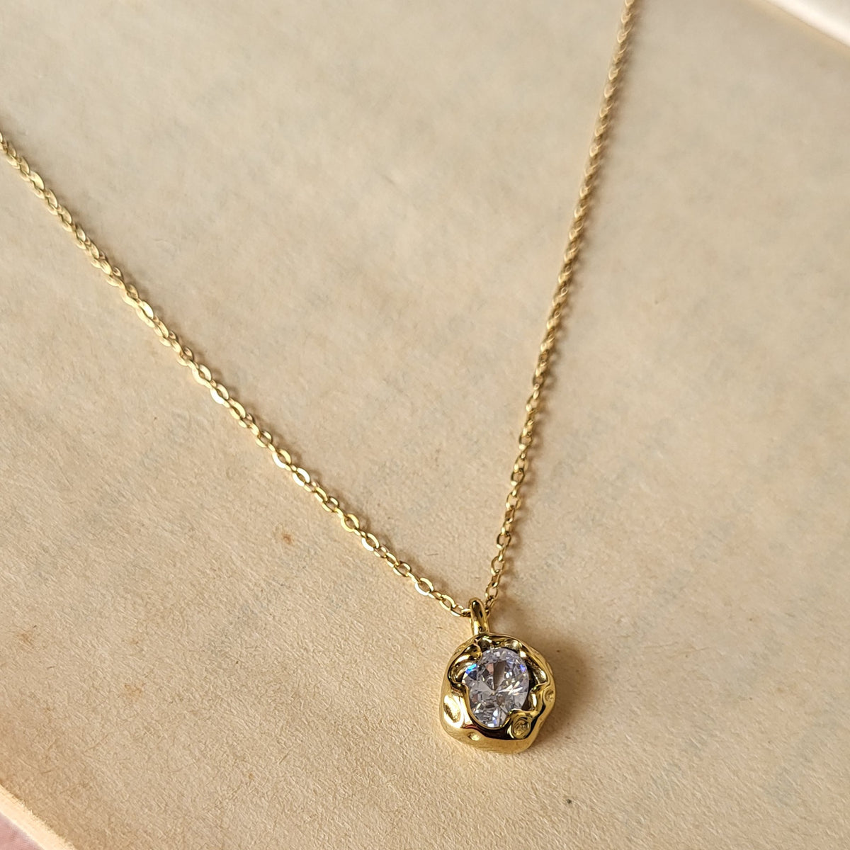 Phoebe Pendant chain
