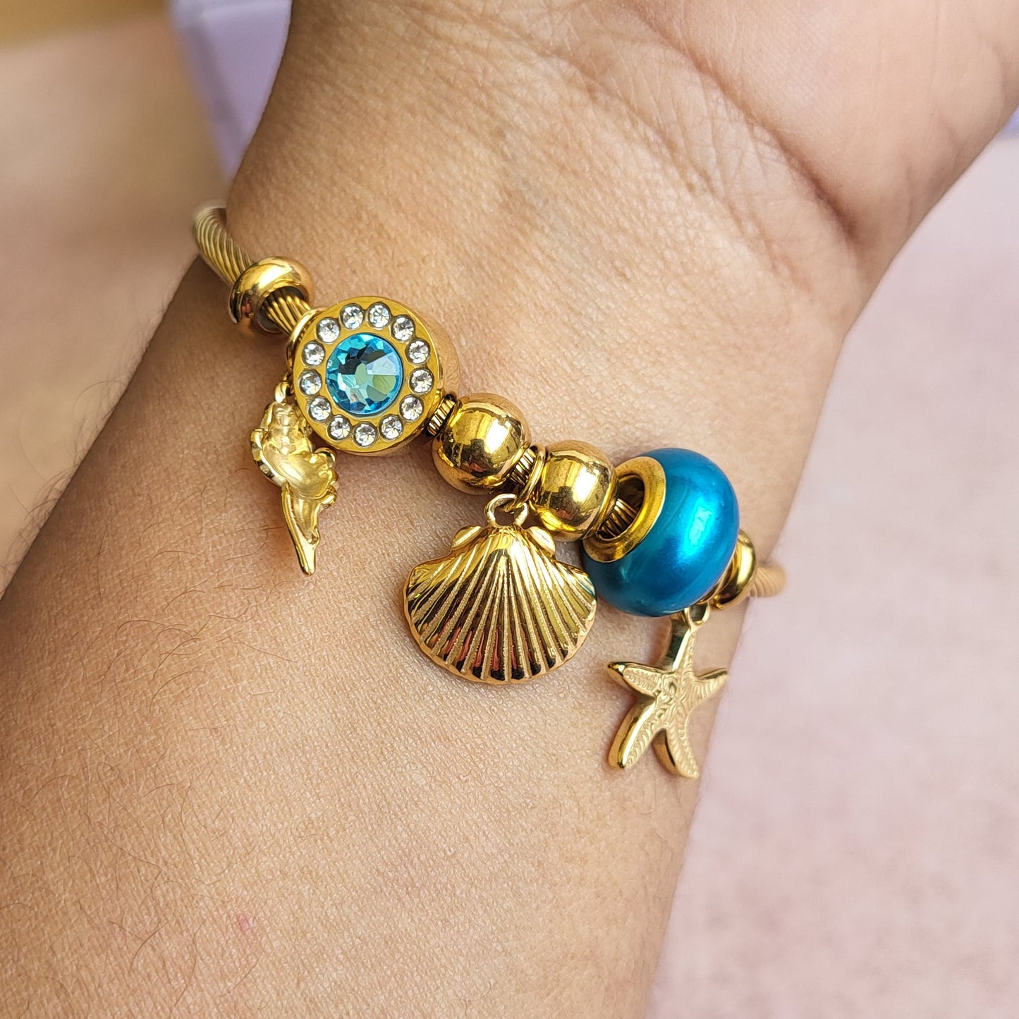 Beach charms bracelet