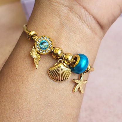 Beach charms bracelet