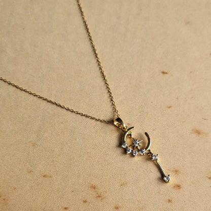 Luna pendent chain