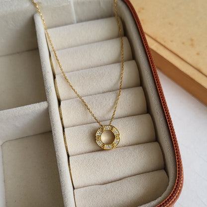 Hollow pendent chain