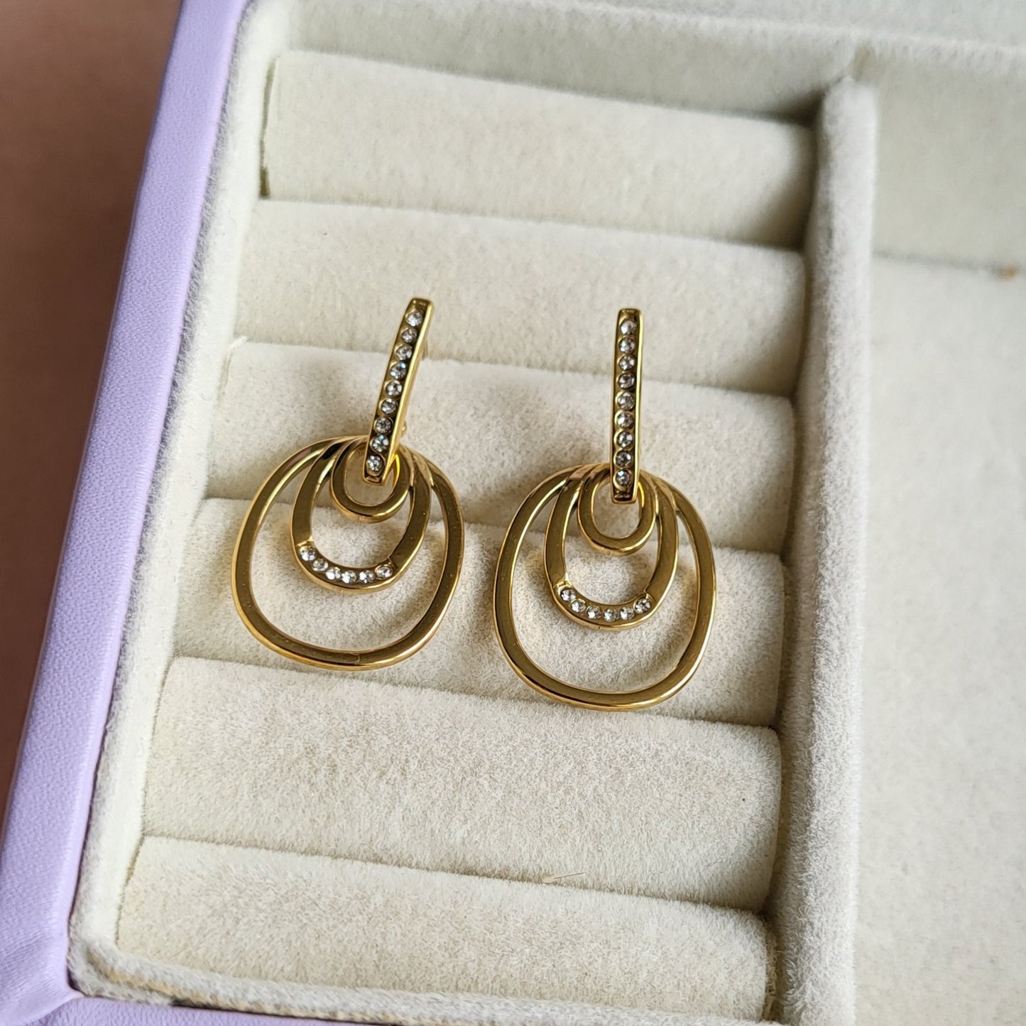 Wave drop studs