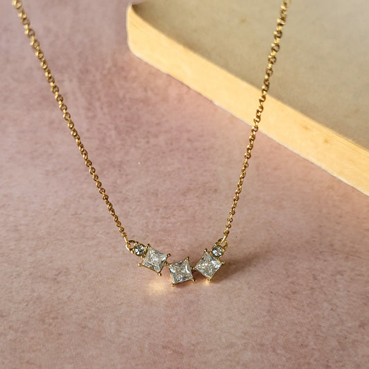 Boxy pendant chain