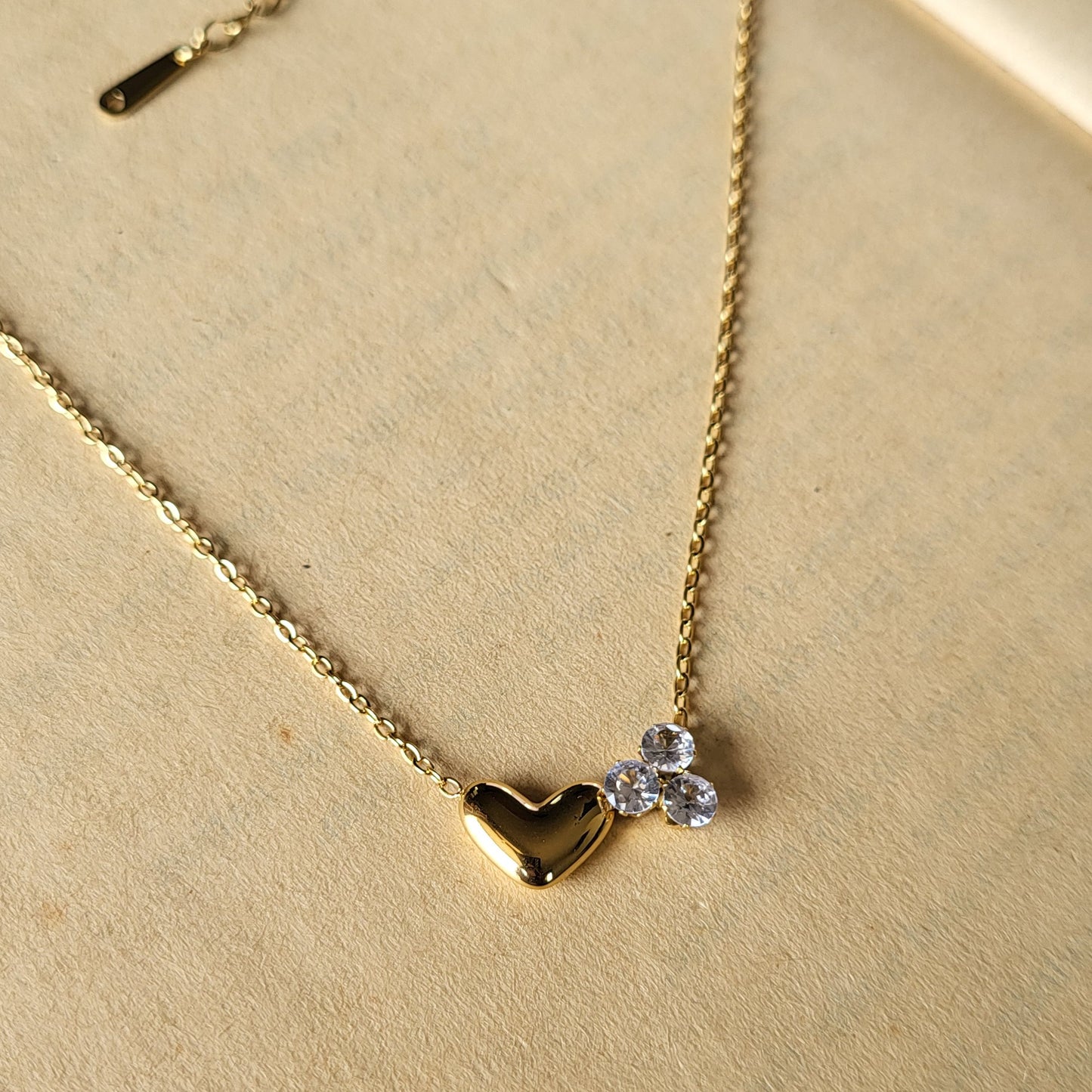 Dora pendant chain
