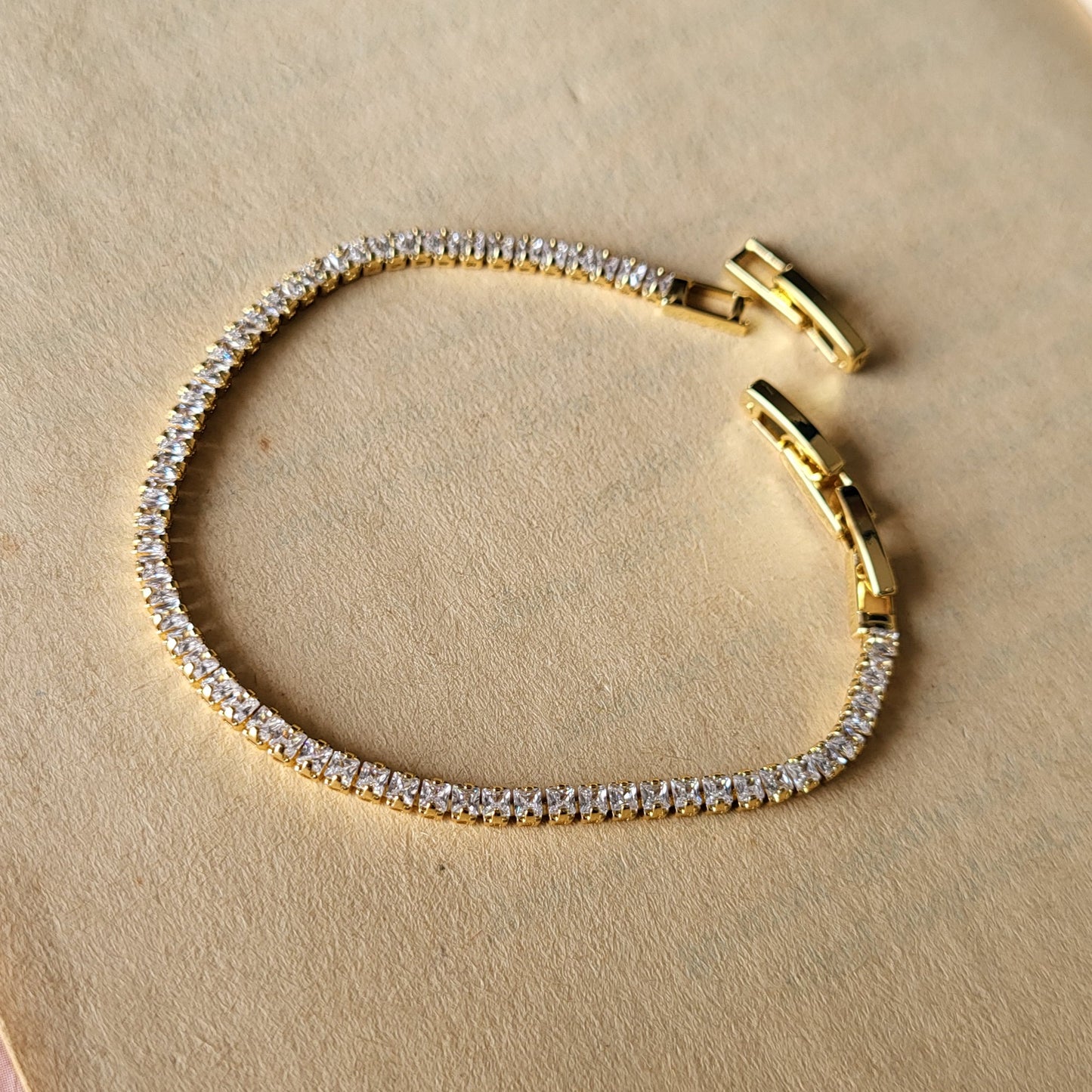 Tennis bracelet