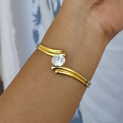 Moh hand cuff