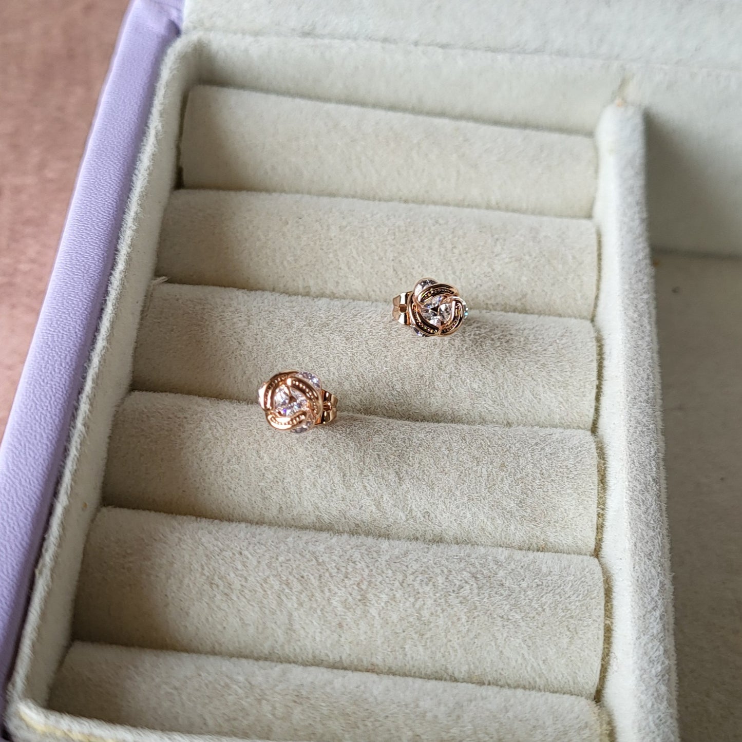 Lumi studs