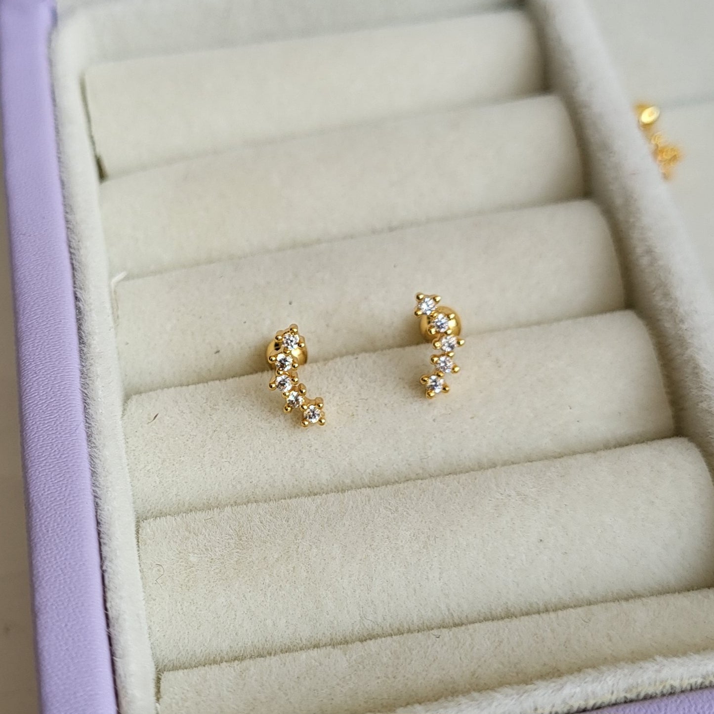 Sera mini studs (ball screwback)