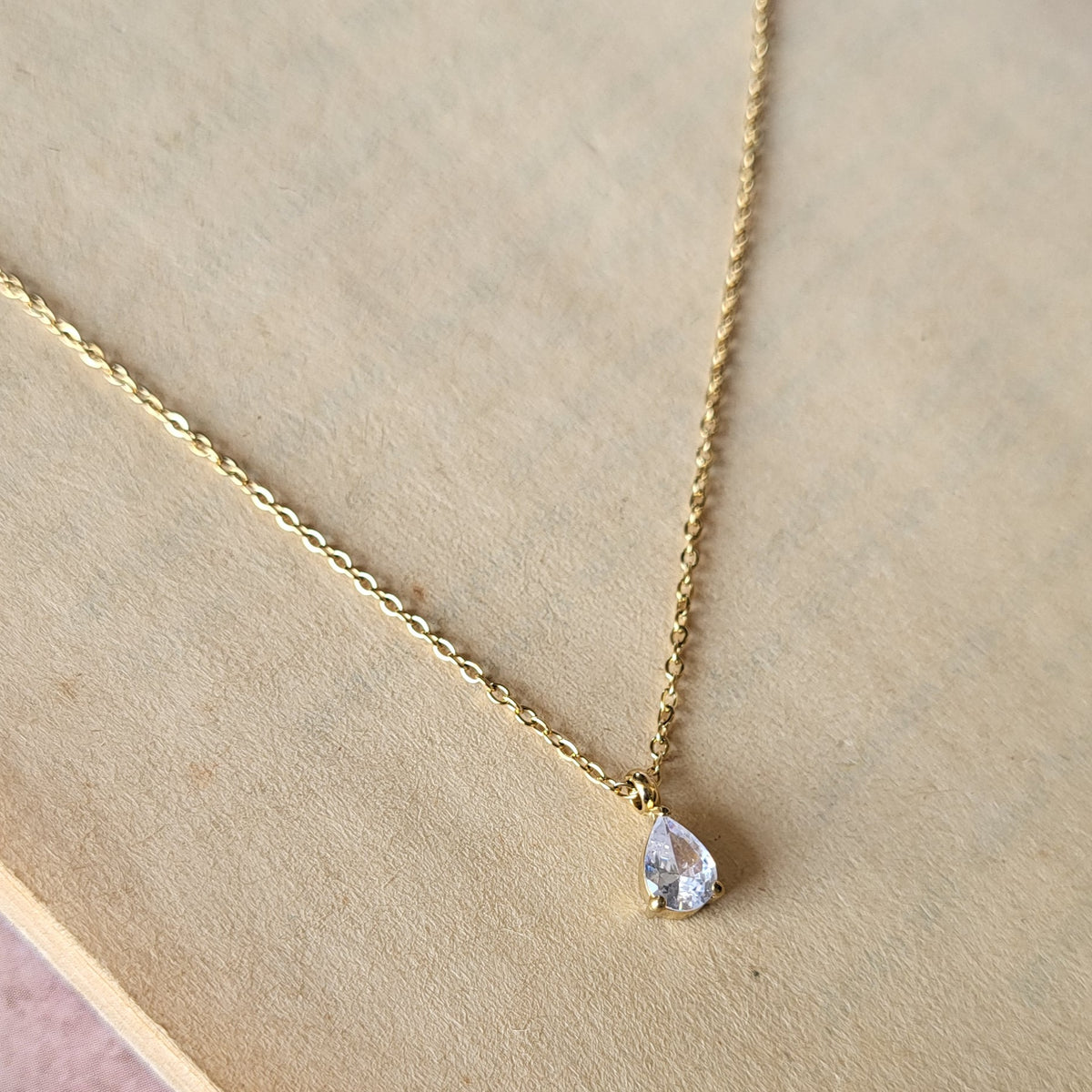 Emilia Pendant chain