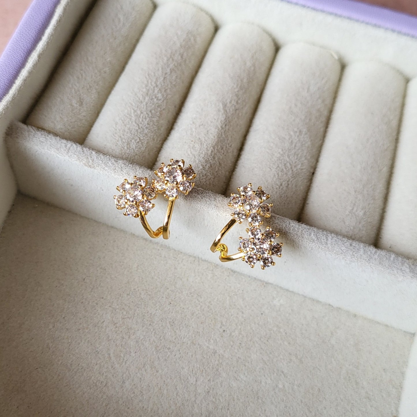 Dual flower hook studs