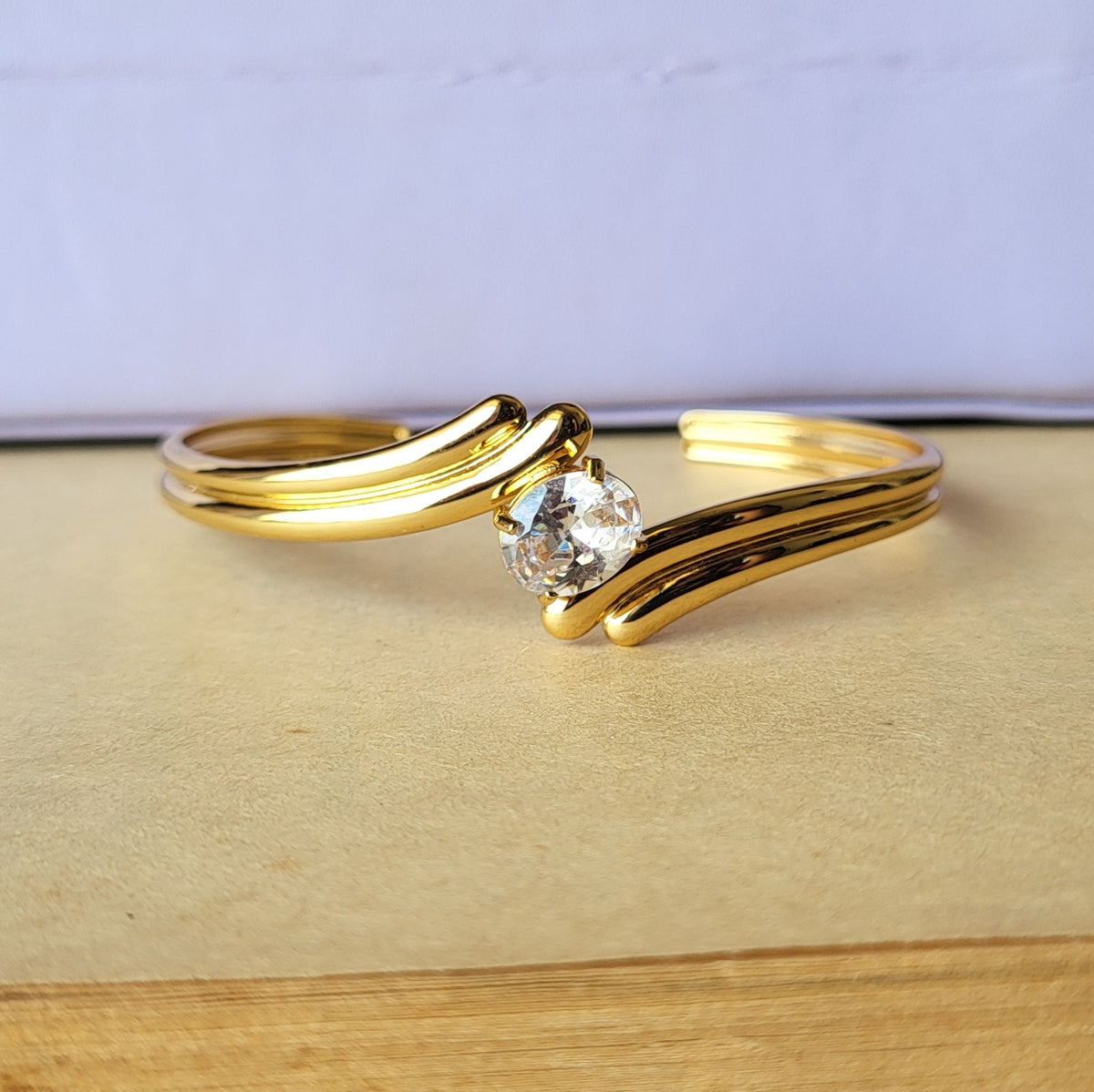 Moh hand cuff