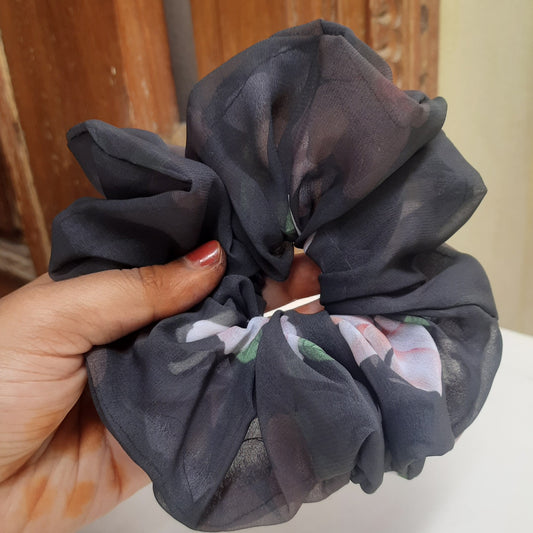 Black beauty XXL scrunchie