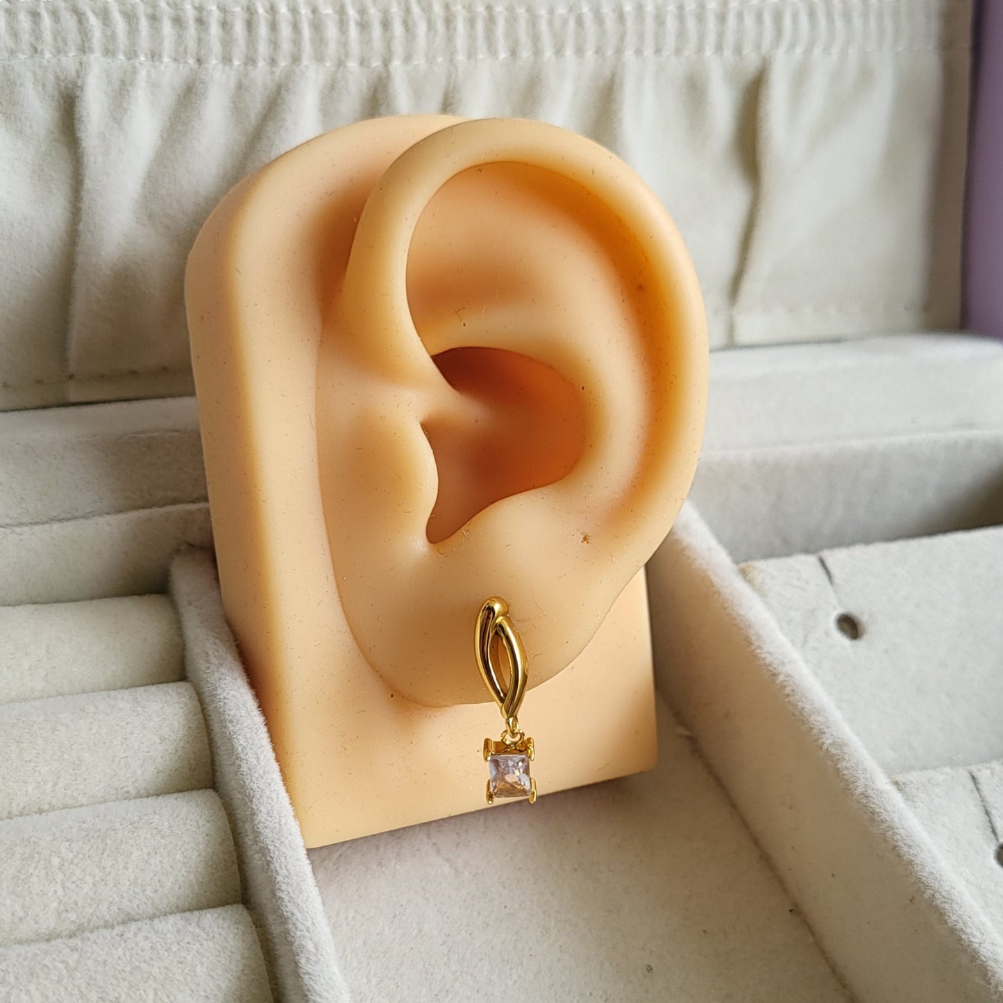 Twirl drop studs