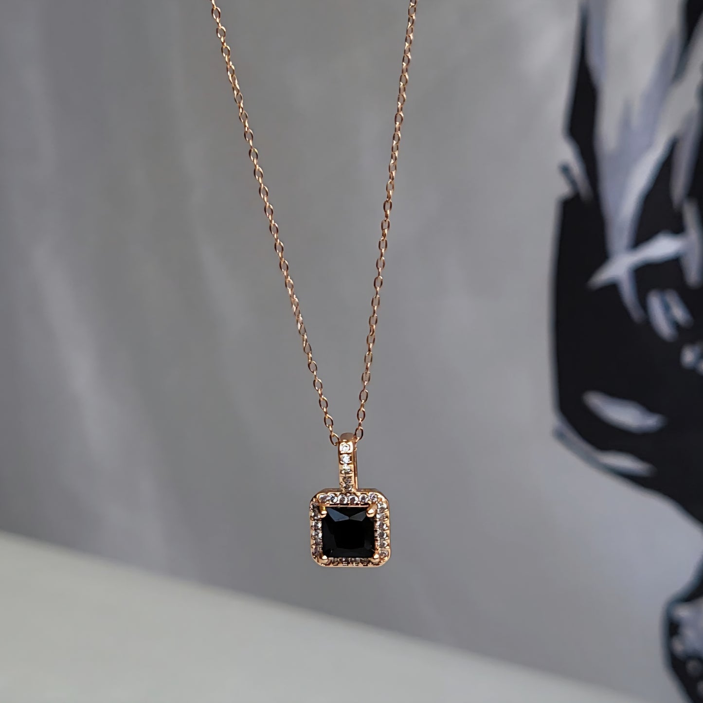 Tira Pendant chain