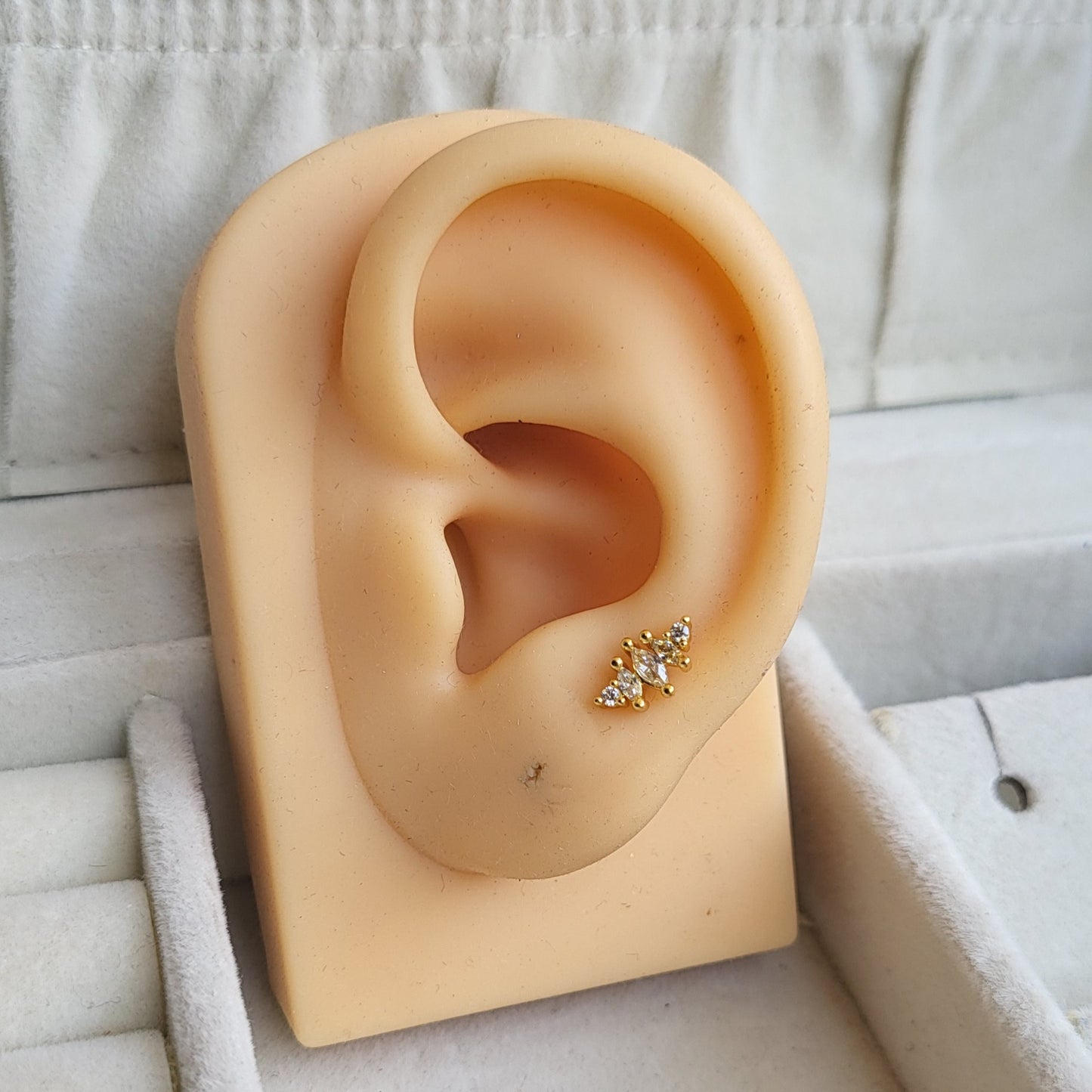 Saanvi mini studs (ball screwback)