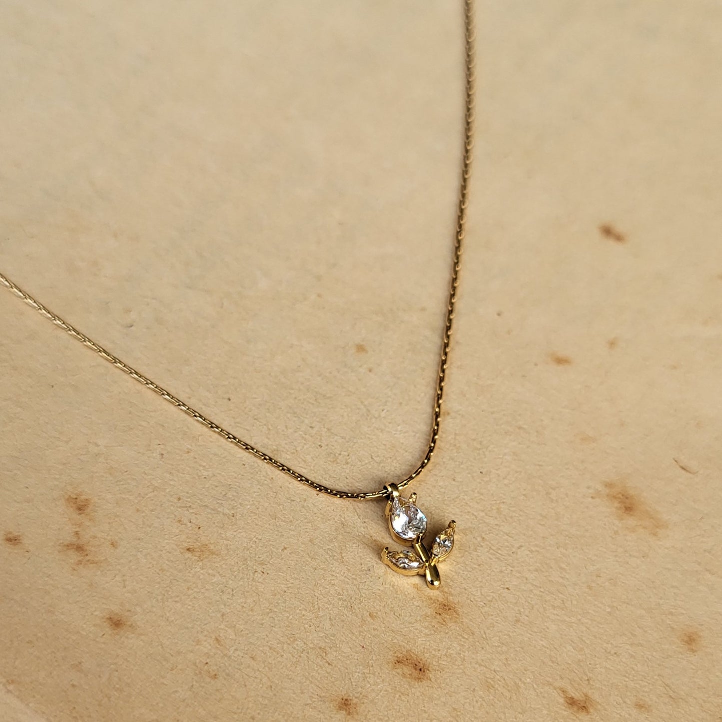Mini Tulip pendant chain