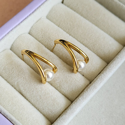 Pearl hook studs