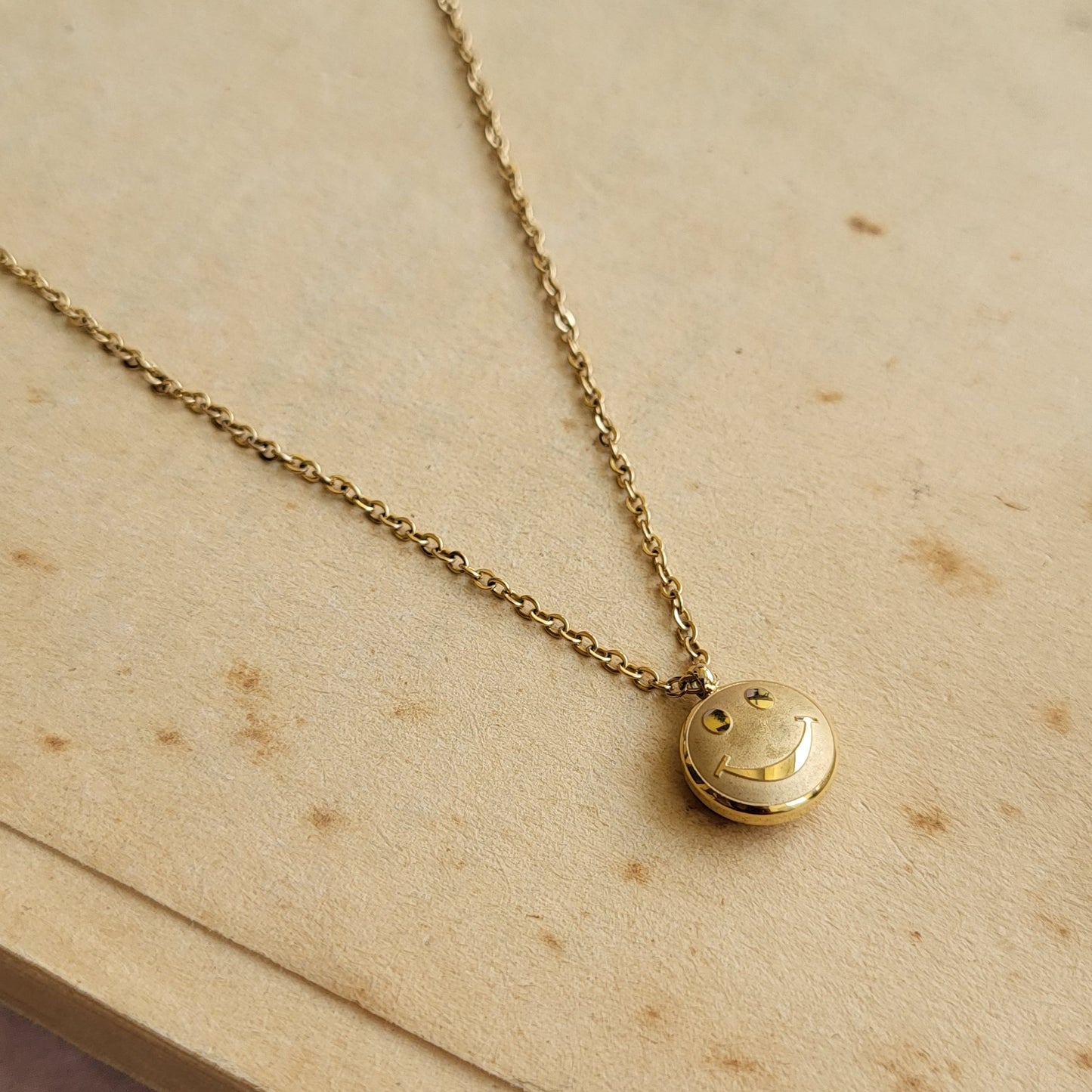 Smiley pendant chain