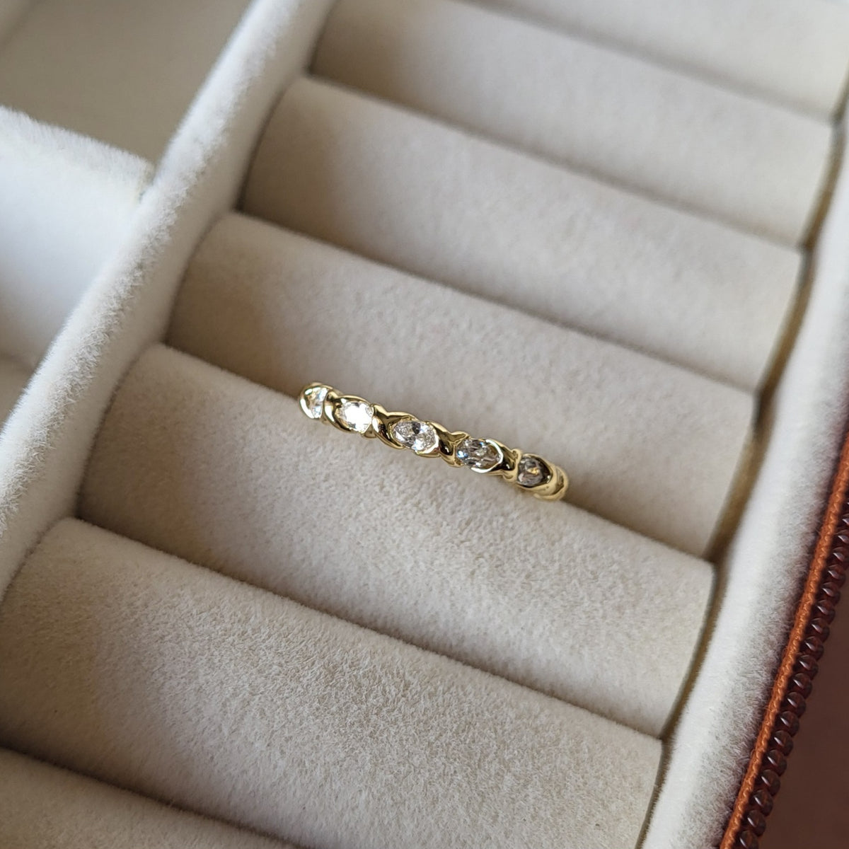 Jane finger ring