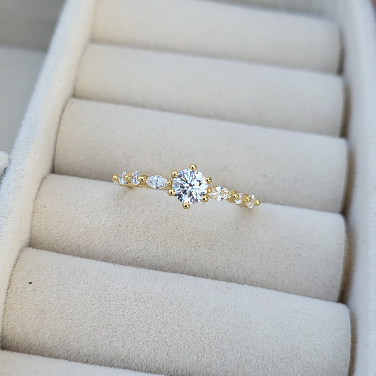 Jasmine Finger ring
